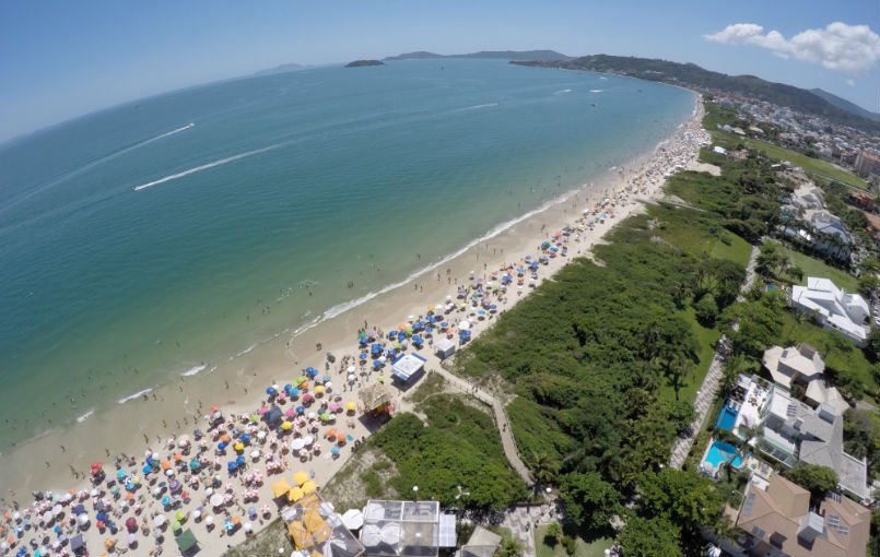 Cerveja Corona realiza limpeza na Praia dos Ingleses, em Florianópolis -  Acontecendo Aqui